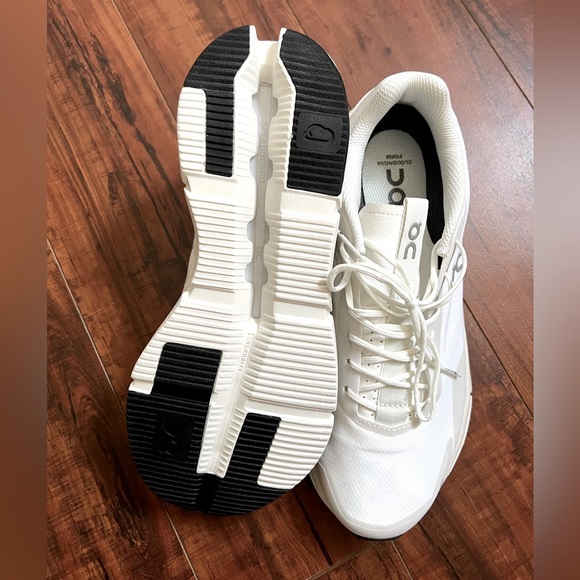 On Running CloudNova Form Sneakers - Picture 10 of 12